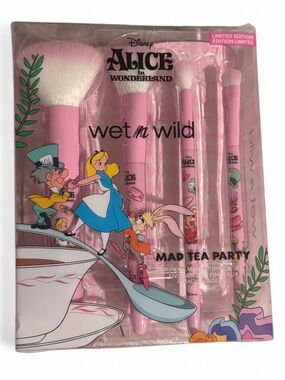 wet n wild Alice in Wonderland Pink Makeup Brush Set
